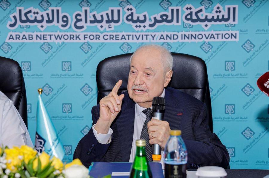 الدكتور ابو غزالة: 
